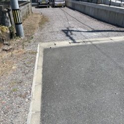 前面道路　側溝有