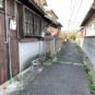敷地南東側の道は里道です。