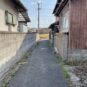 敷地南東側の道は里道です。