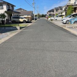 前面道路は道幅も広く運転に自信が無くても安心です。