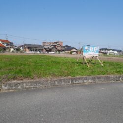 〈 南側が道路で敷地は約78.9坪〉牛神売地