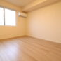 洋室 こちらのお部屋にもエアコンあり。