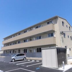 〈2LDK アパート〉プレミアム十番館 103号